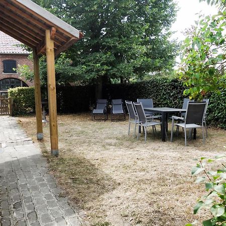 Gîte rural Les petites têtes Leuze-en-Hainaut Exterior foto